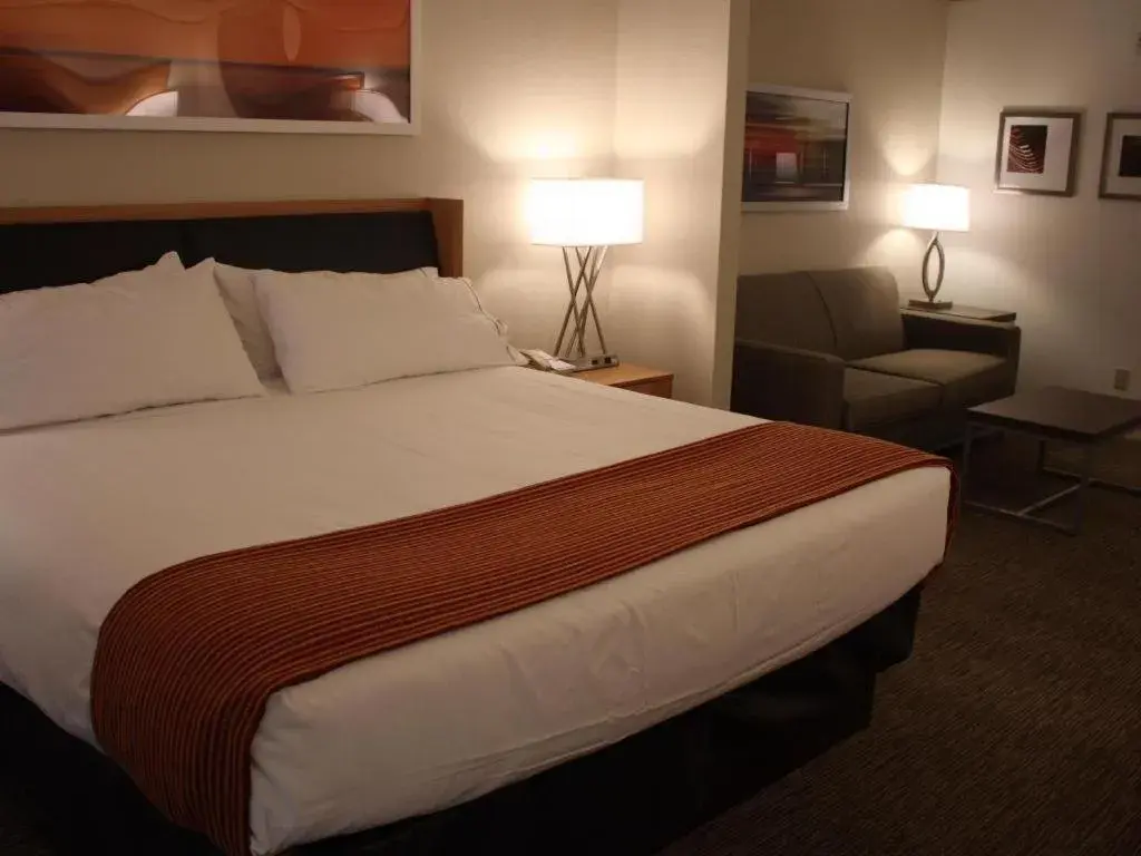 Bed in Holiday Inn Express Munising-Lakeview Hotel By IHG Bed in Holiday Inn Express Munising-Lakeview Hotel By IHG