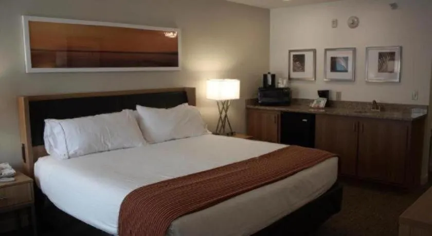 Bed in Holiday Inn Express Munising-Lakeview Hotel By IHG