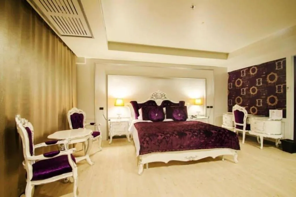 Bed in Alvarez Hotel