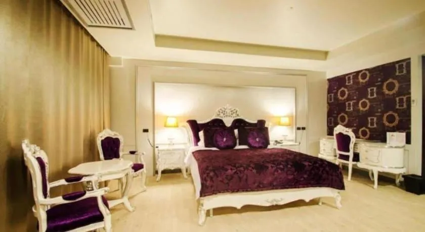 Bed in Alvarez Hotel