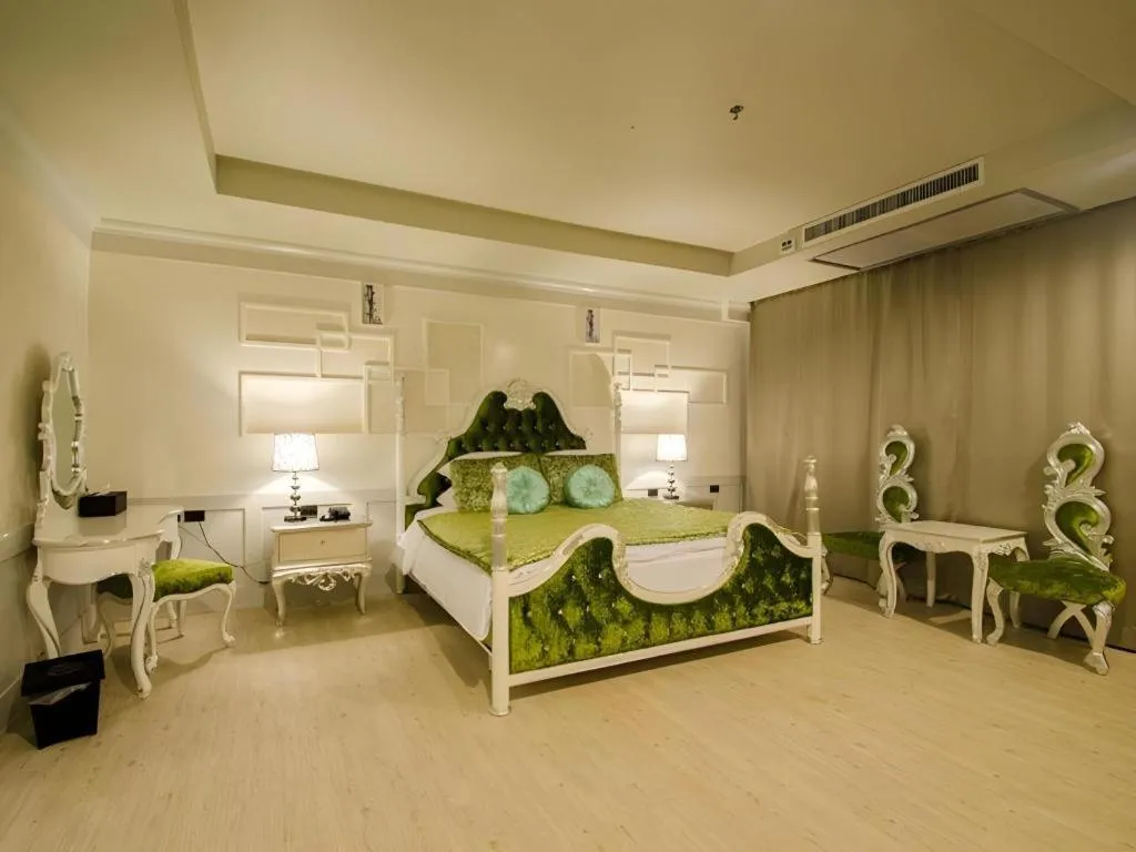 Bed in Alvarez Hotel