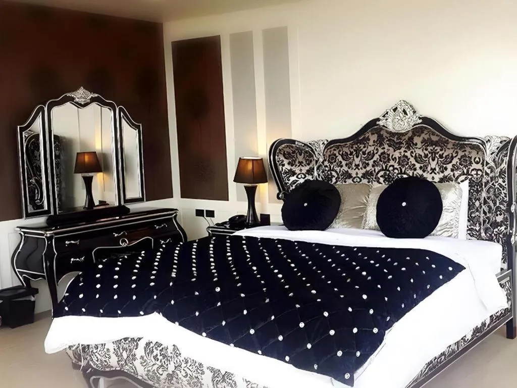 Bed in Alvarez Hotel