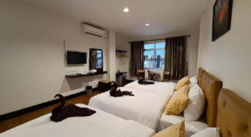 Bed in Rajapruek Place