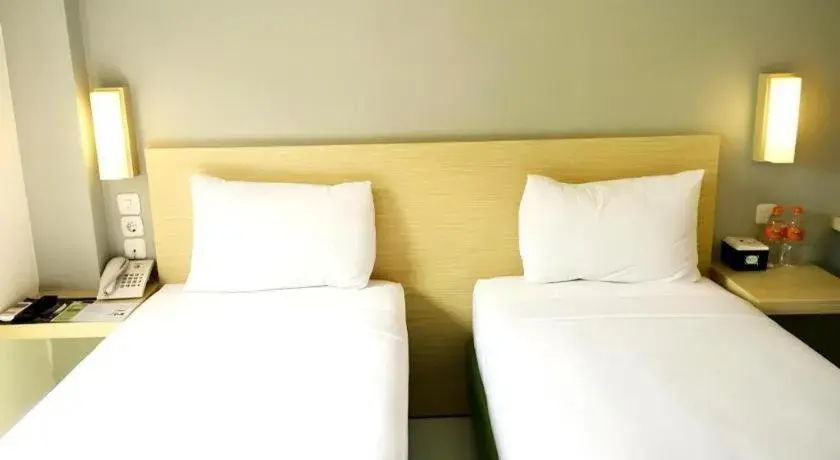 Bed in IXO Bekasi Bed in IXO Bekasi