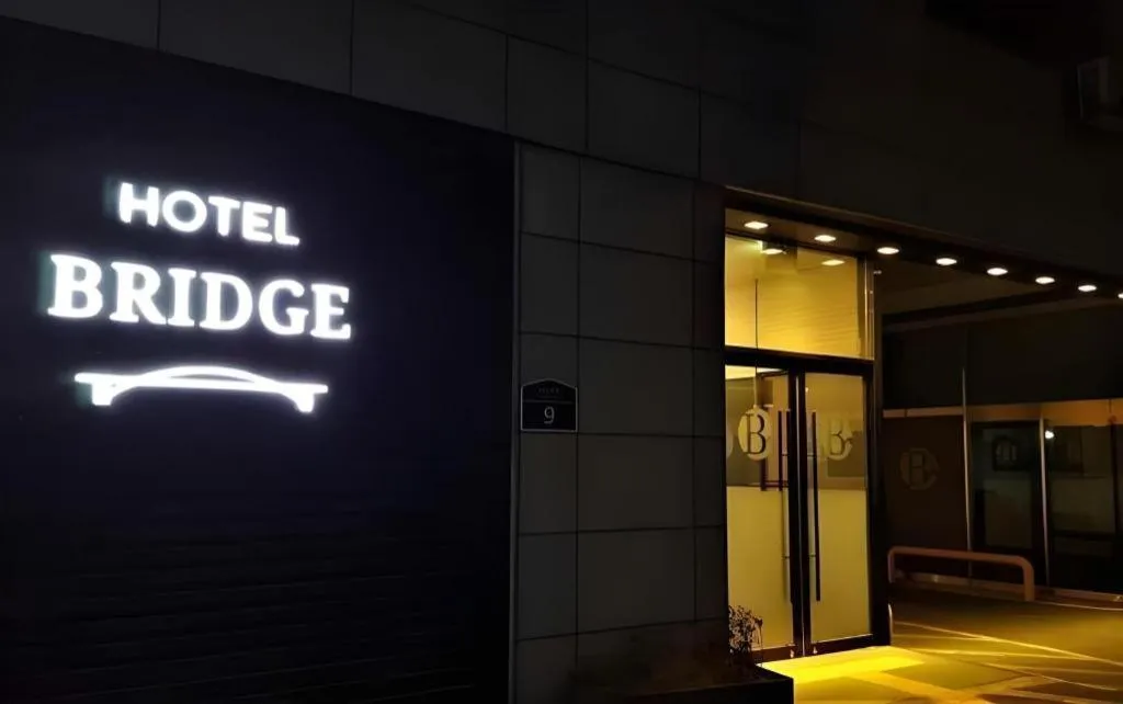 Hotel Bridge