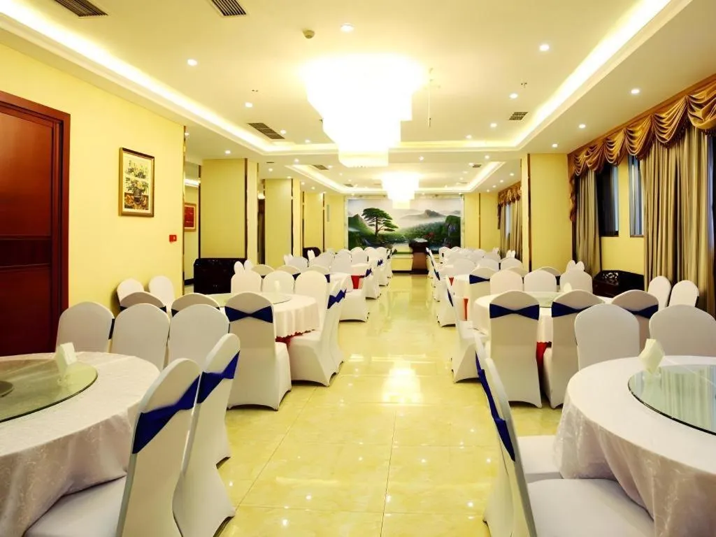 GreenTree Eastern Zigong Huashang International City Huichuan Road Hotel