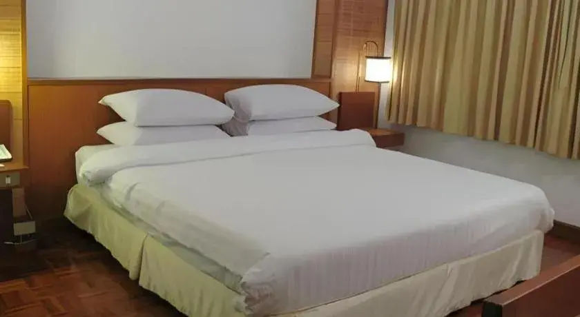 Bed in Dusit Hotel Bed in Dusit Hotel