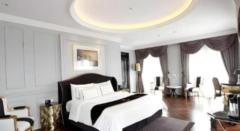 Bed in Lafayette Boutique Hotel