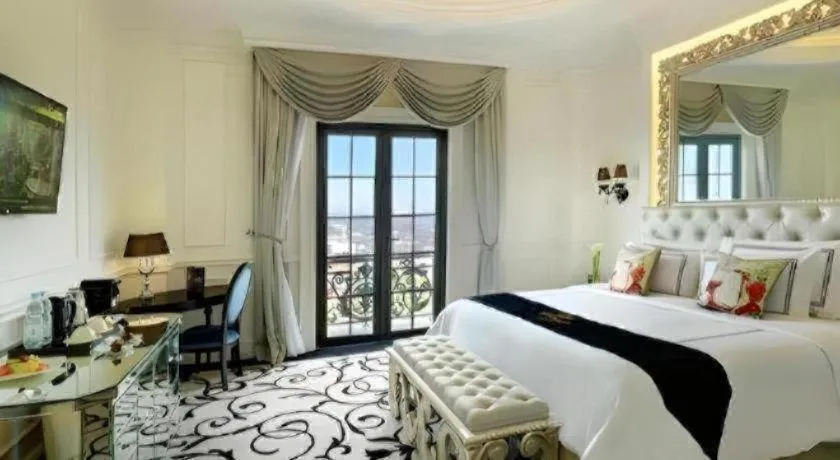 Bed in Lafayette Boutique Hotel