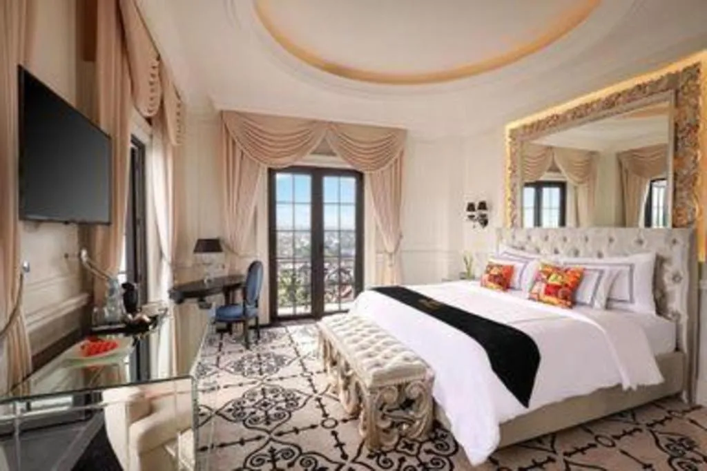 Bed in Lafayette Boutique Hotel