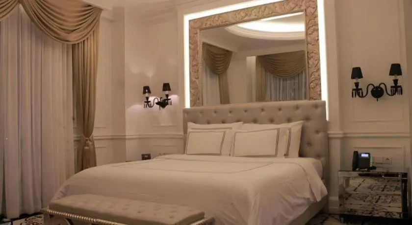 Bed in Lafayette Boutique Hotel