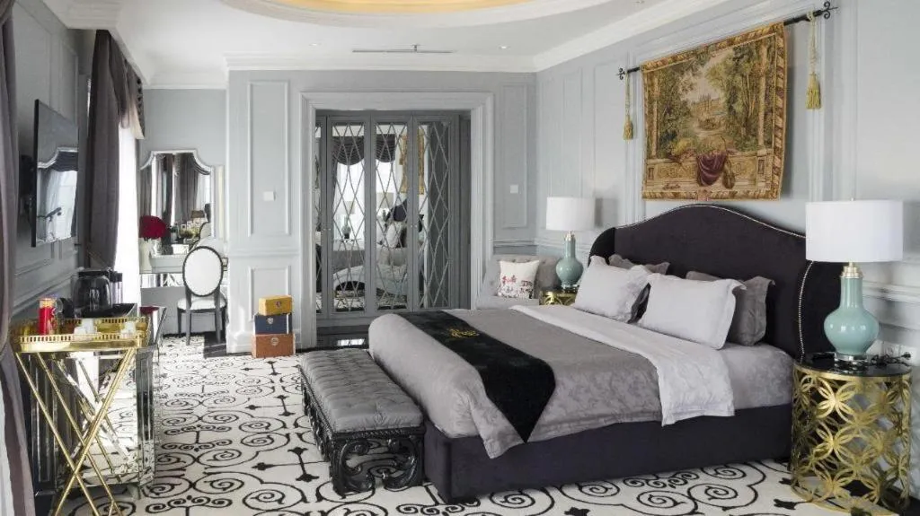 Bed in Lafayette Boutique Hotel