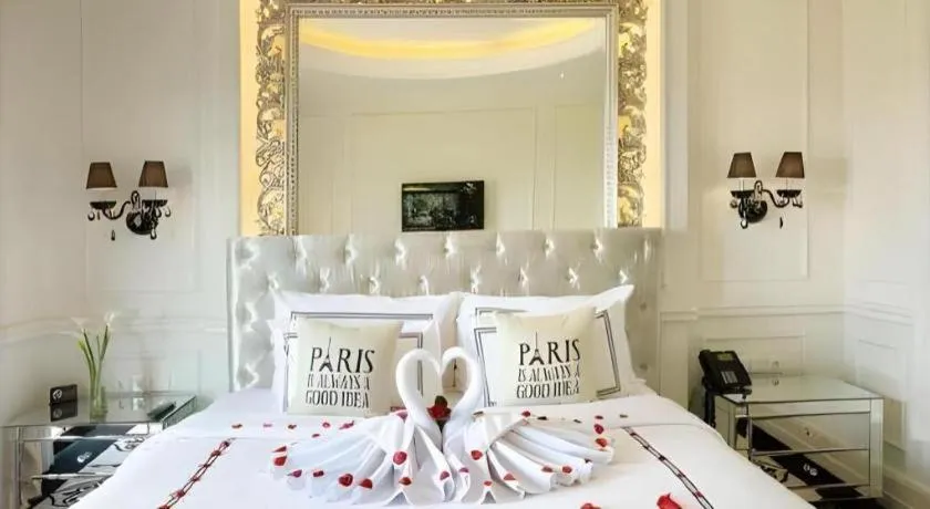 Bed in Lafayette Boutique Hotel