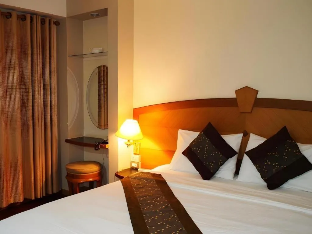 Bed in NH Elegant Hotel