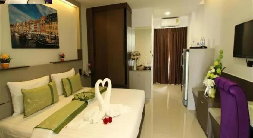 Bed in The Convenience Hotel Bed in The Convenience Hotel