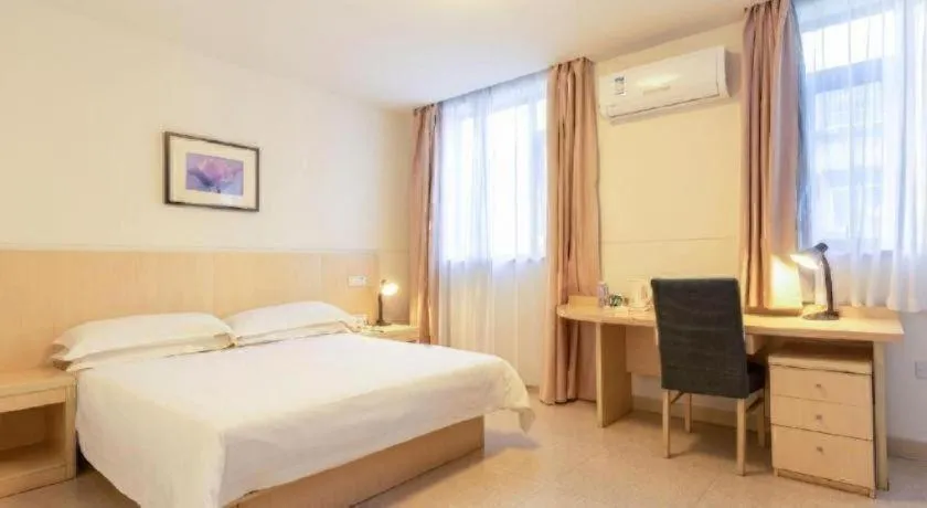 Bed in Jinjiang Inn Guangzhou Liwan Caihongqiao Metro Station