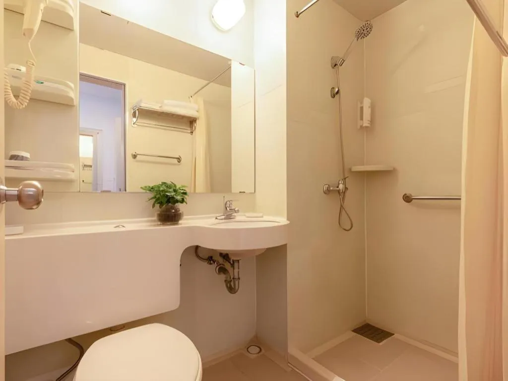 Jinjiang Inn Guangzhou Liwan Caihongqiao Metro Station