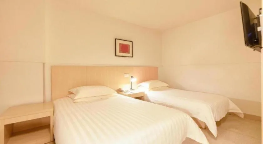 Bed in Jinjiang Inn Guangzhou Liwan Caihongqiao Metro Station