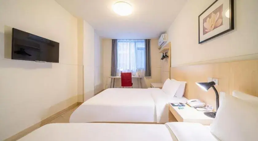 Bed in Jinjiang Inn Guangzhou Liwan Caihongqiao Metro Station Bed in Jinjiang Inn Guangzhou Liwan Caihongqiao Metro Station