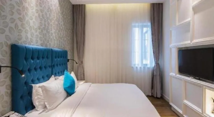 Bed in Shanghai Jinchen Hotel