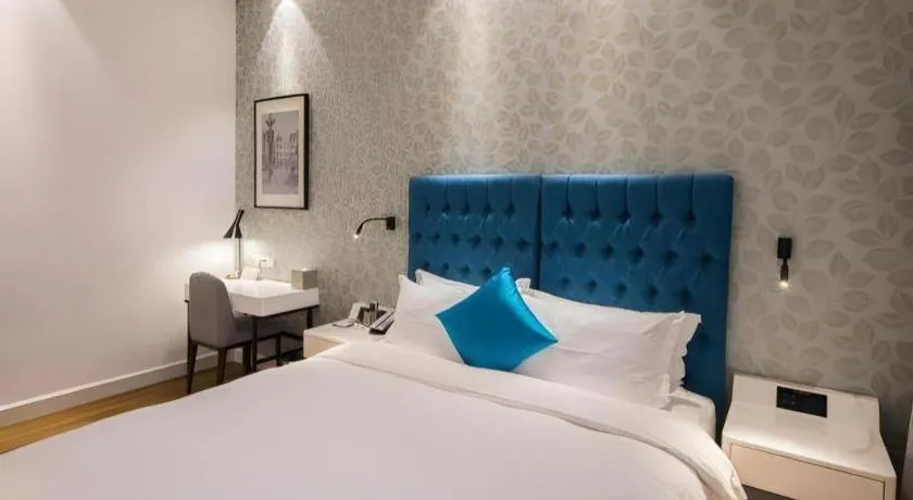 Bed in Shanghai Jinchen Hotel