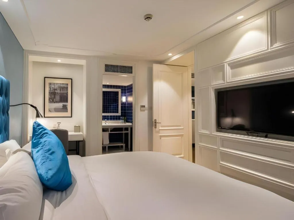 Bed in Shanghai Jinchen Hotel