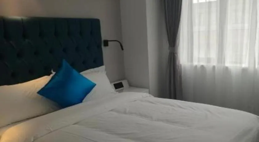 Bed in Shanghai Jinchen Hotel