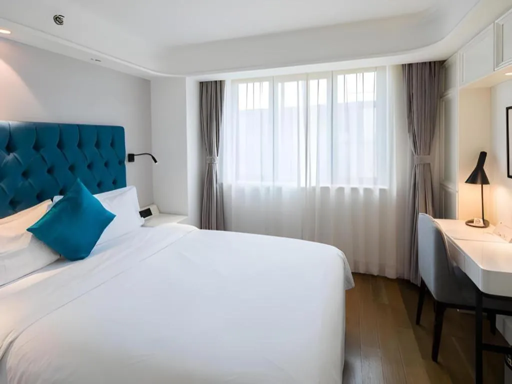 Bed in Shanghai Jinchen Hotel