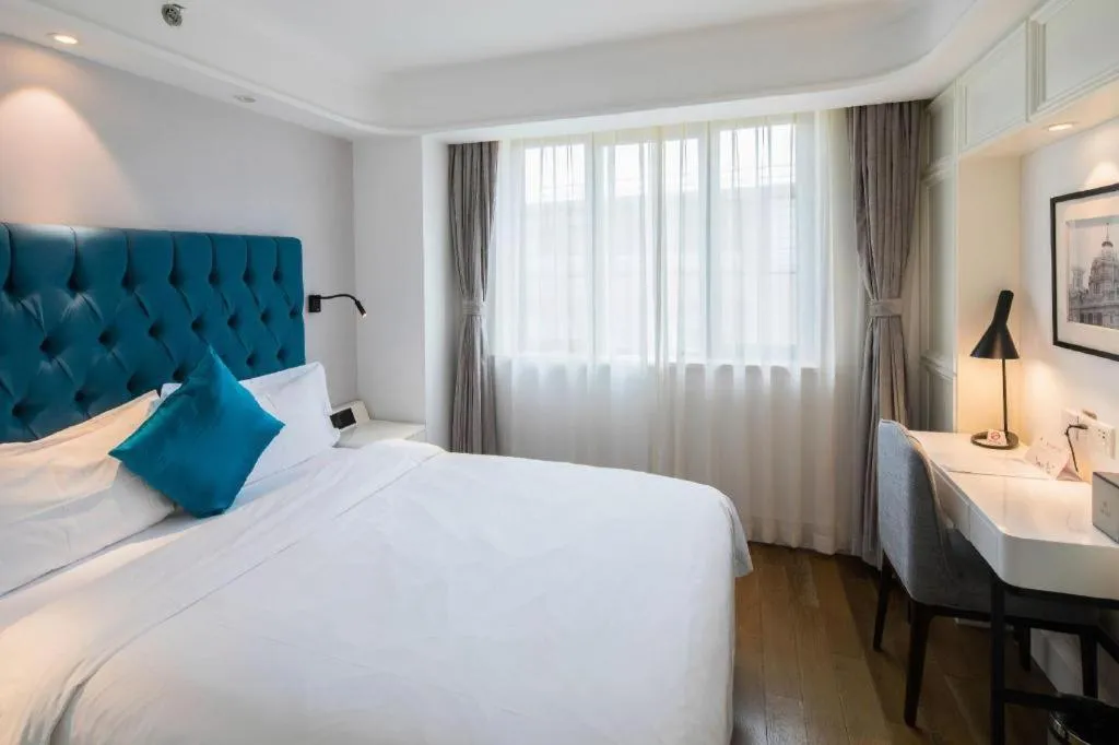 Bed in Shanghai Jinchen Hotel