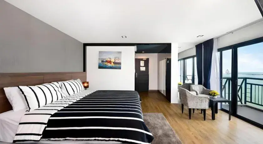 Bed in The Loft Seaside Sriracha Hotel Bed in The Loft Seaside Sriracha Hotel