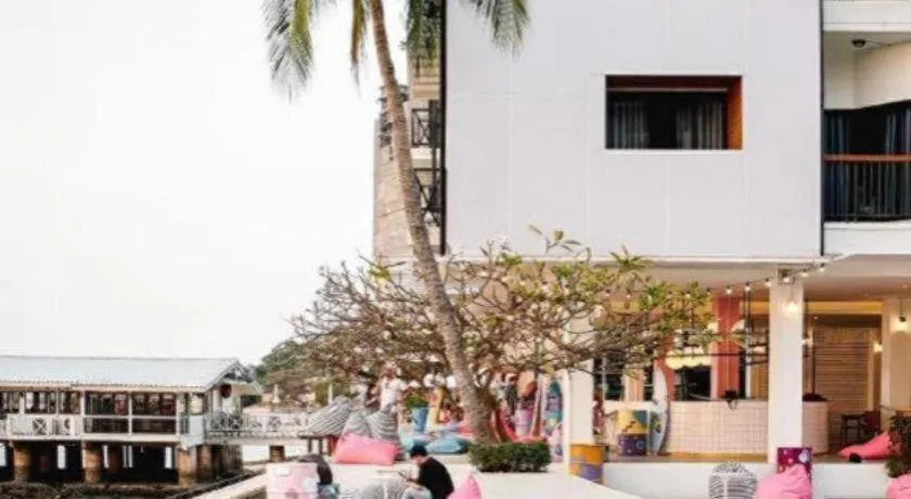 The Loft Seaside Sriracha Hotel