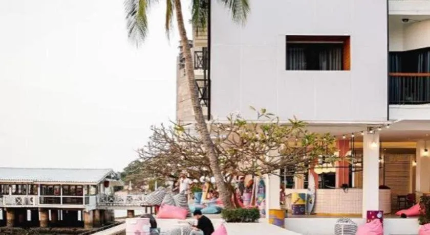 The Loft Seaside Sriracha Hotel
