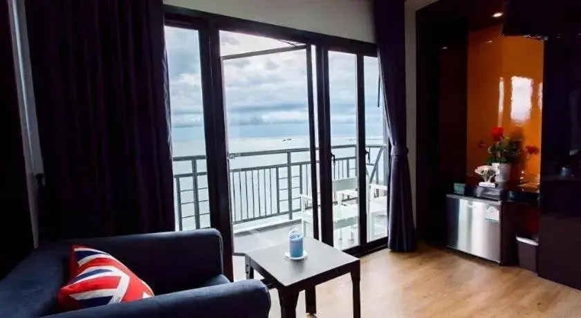 The Loft Seaside Sriracha Hotel The Loft Seaside Sriracha Hotel