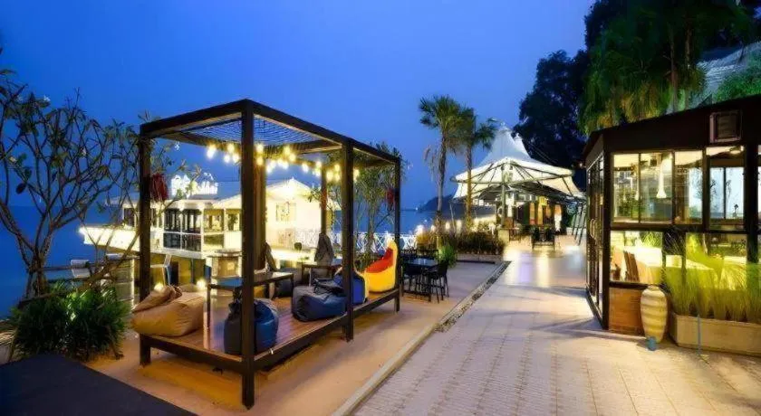 The Loft Seaside Sriracha Hotel