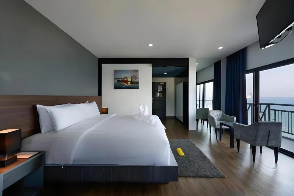 Bed in The Loft Seaside Sriracha Hotel