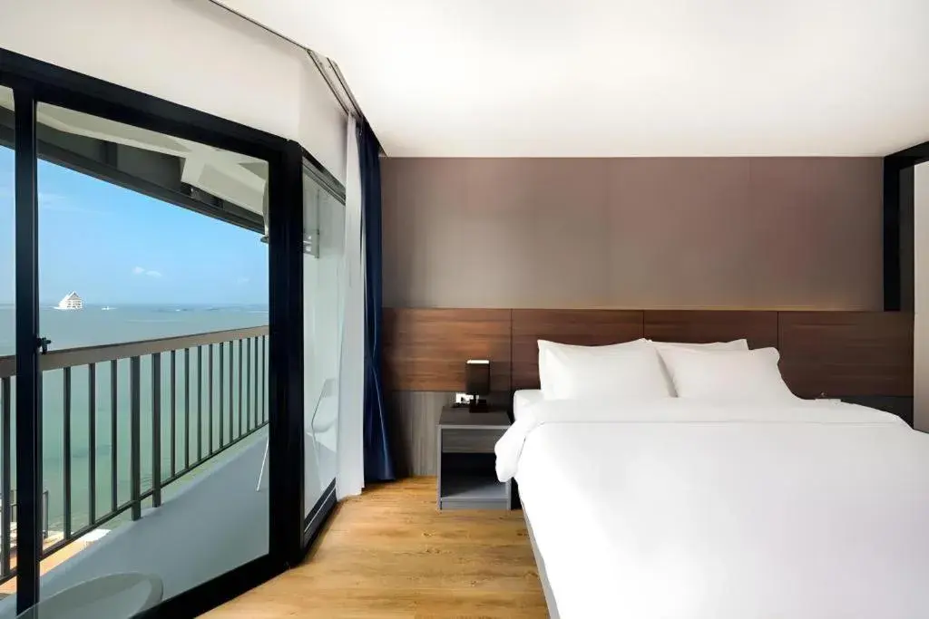 Bed in The Loft Seaside Sriracha Hotel Bed in The Loft Seaside Sriracha Hotel