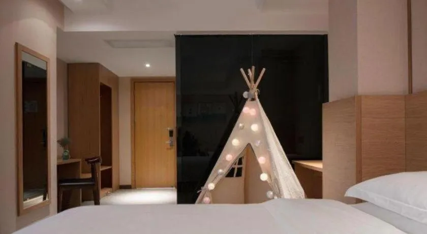 Bed in T Social Hotel Guangzhou Railway Station Branch