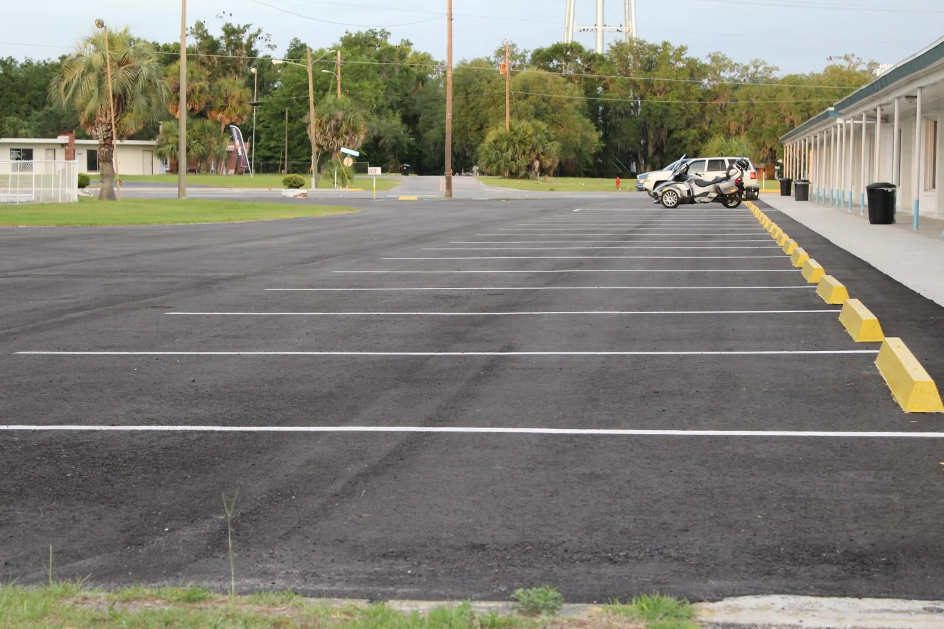 Property building in Royal Inn Motel