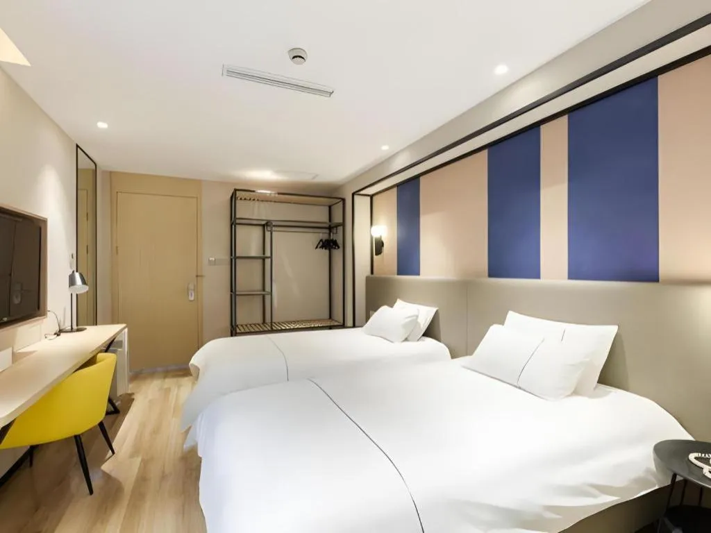 Bed in Magnotel Hotel Shanghai Jinjiang Park Branch