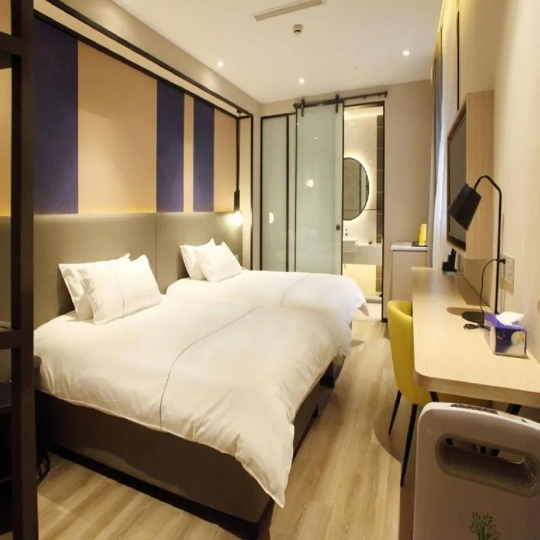 Bed in Magnotel Hotel Shanghai Jinjiang Park Branch