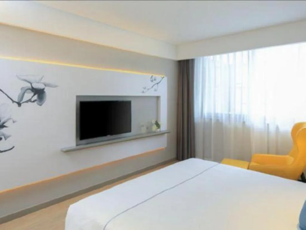 Bed in Magnotel Hotel Shanghai Jinjiang Park Branch