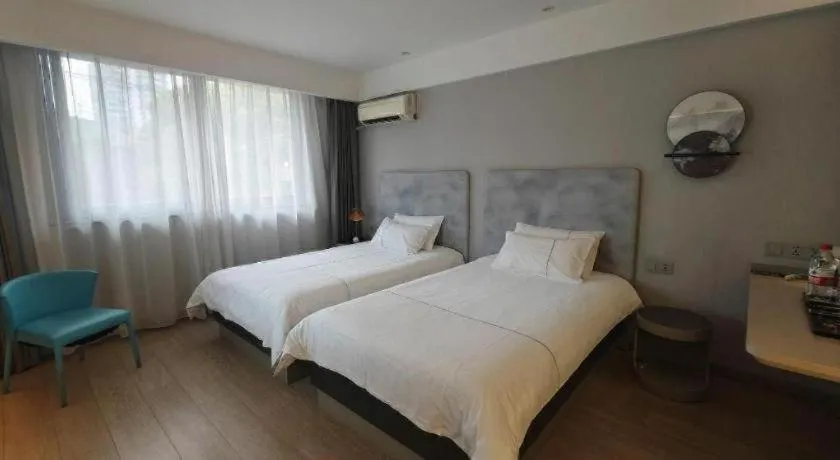 Bed in Magnotel Hotel Shanghai Jinjiang Park Branch