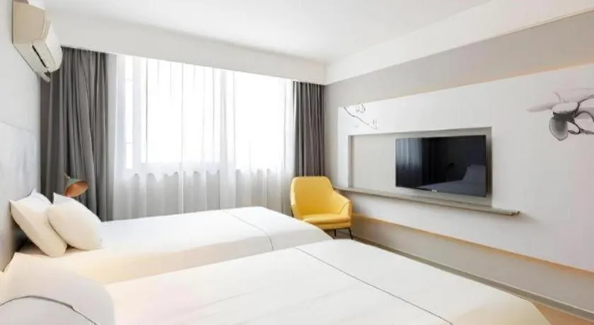 Bed in Magnotel Hotel Shanghai Jinjiang Park Branch