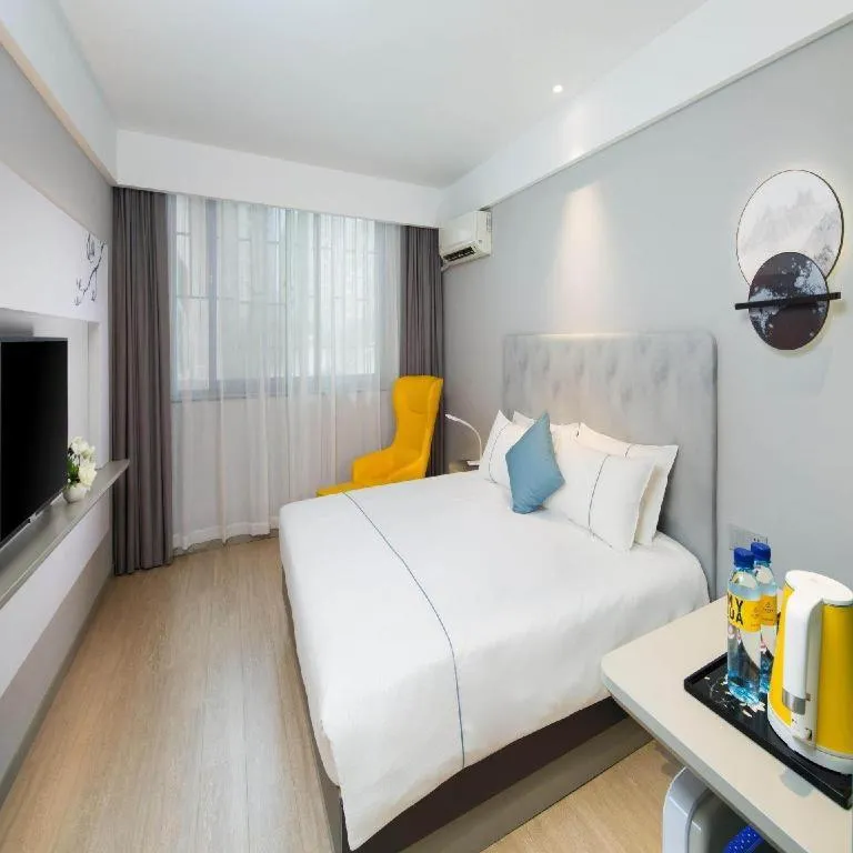 Bed in Magnotel Hotel Shanghai Jinjiang Park Branch