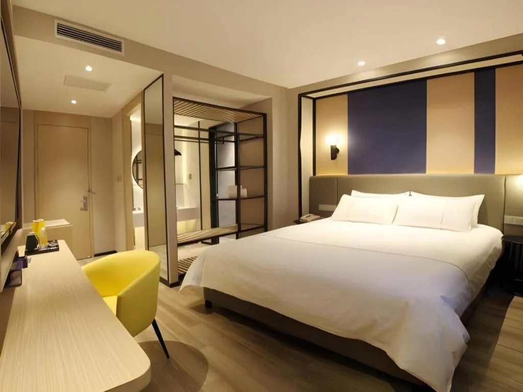 Bed in Magnotel Hotel Shanghai Jinjiang Park Branch