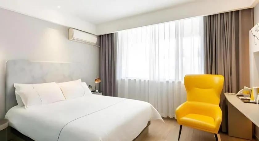 Bed in Magnotel Hotel Shanghai Jinjiang Park Branch