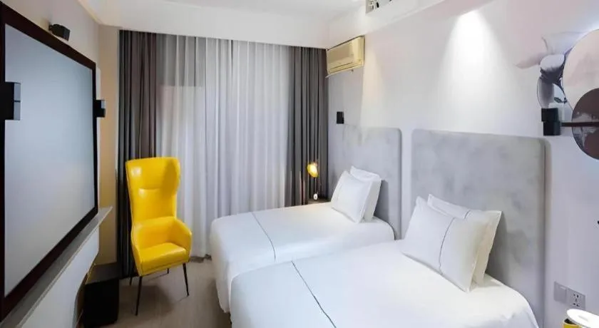 Bed in Magnotel Hotel Shanghai Jinjiang Park Branch