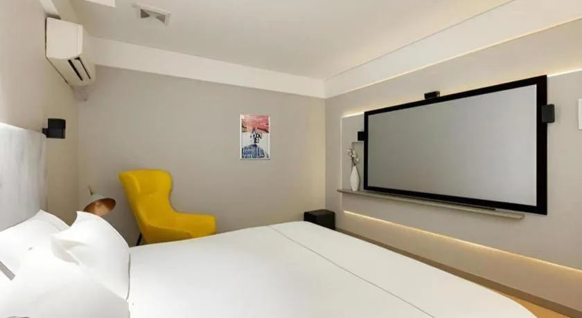 Bed in Magnotel Hotel Shanghai Jinjiang Park Branch