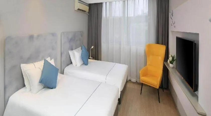 Bed in Magnotel Hotel Shanghai Jinjiang Park Branch