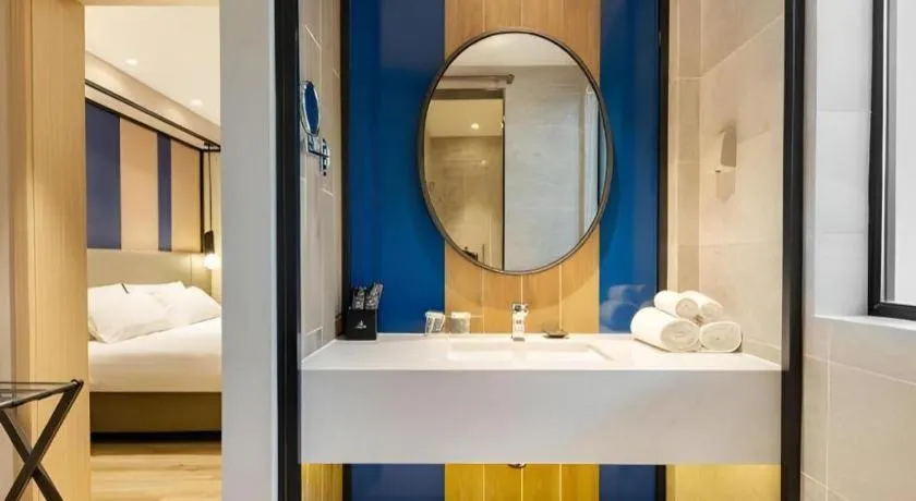 Bed in Magnotel Hotel Shanghai Jinjiang Park Branch